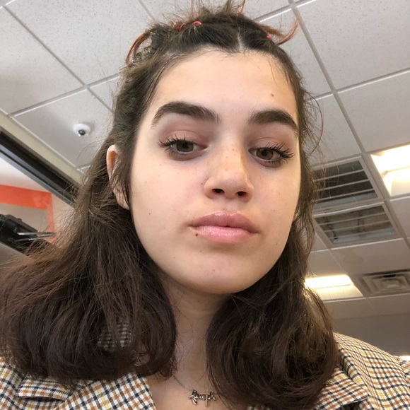 Meet your Posher, Julia - Picture 3 of 4